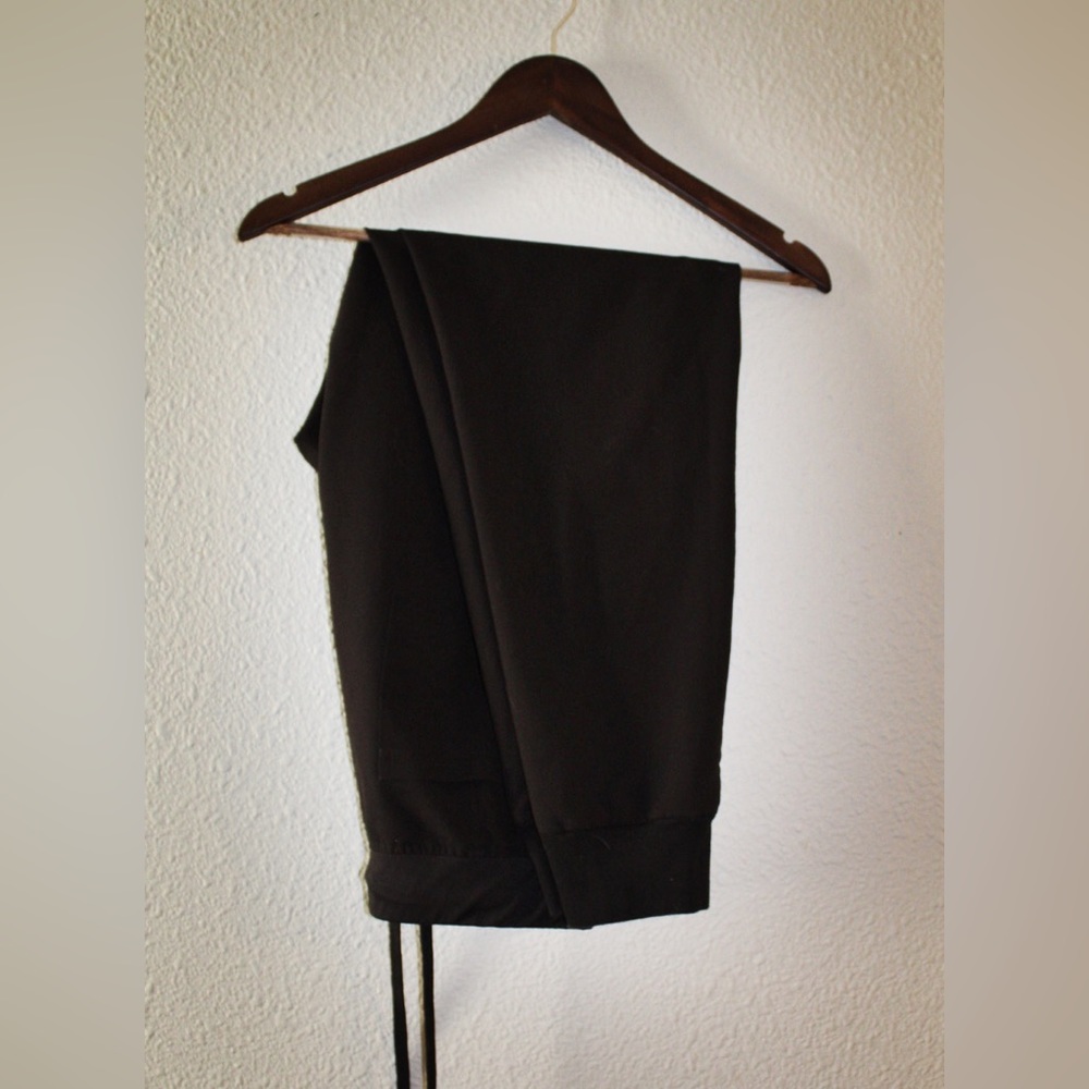 Mandala 9 Pocket Jogger Scrubs in Black